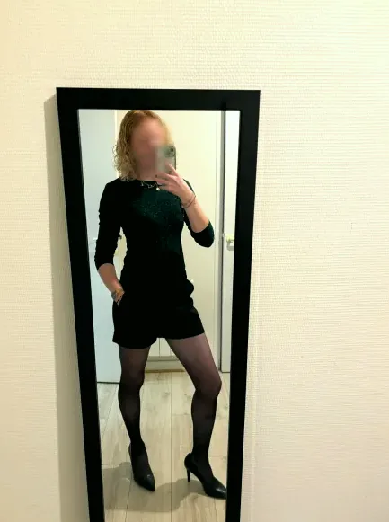 Amira, 25