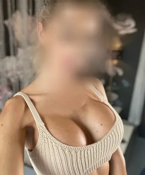 Andrea, 36