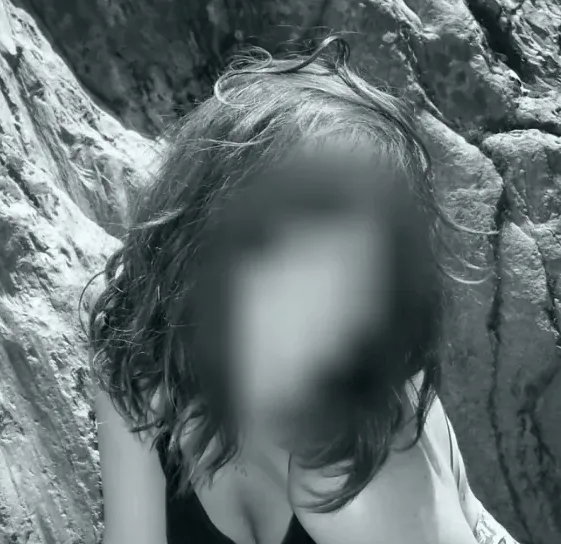 Ayse, 20