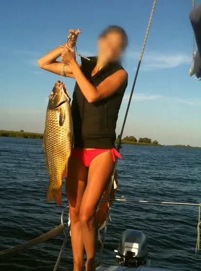 Claudia, 39