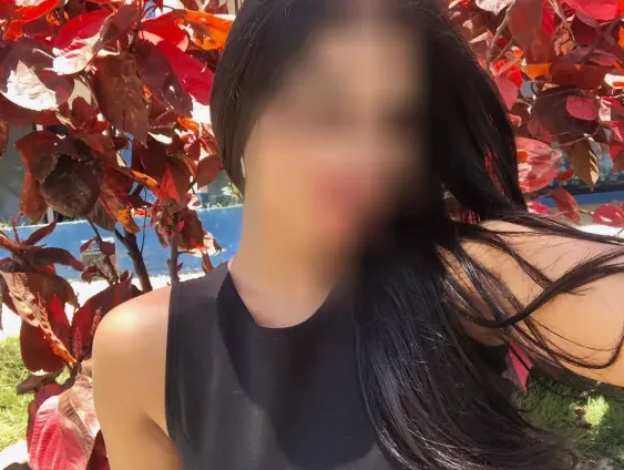Claudia, 27