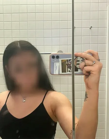 Daniela, 26