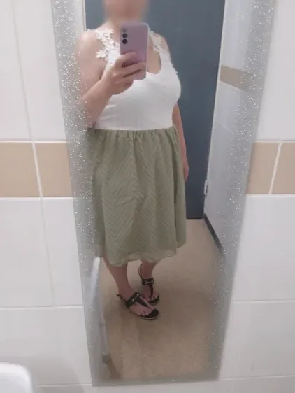Julia, 38