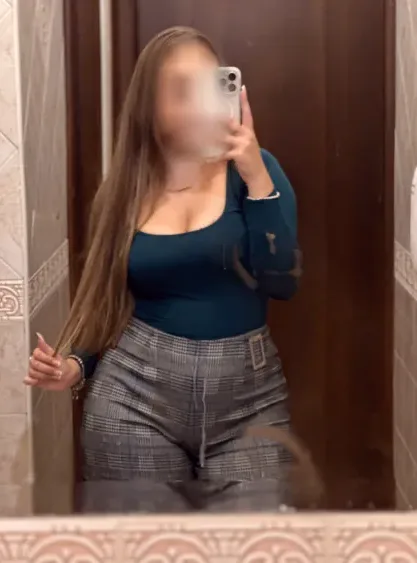 Lara, 24