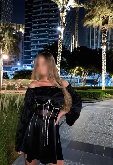 Larissa, 40