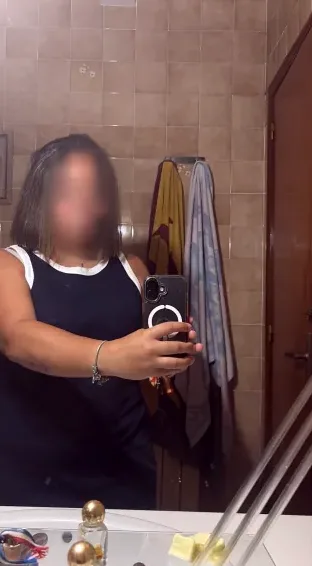 Lucia, 22