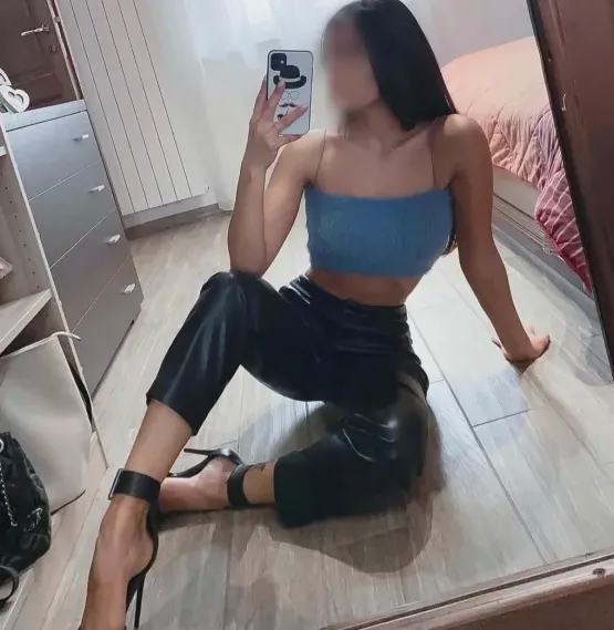 Nora, 27