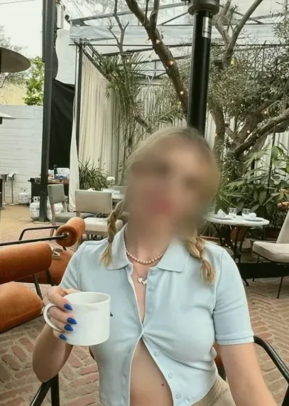 Saskia, 27