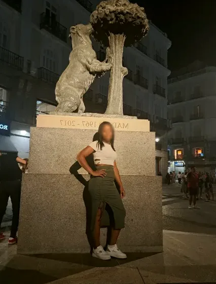 Selina, 34