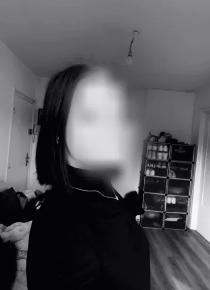 Simone, 18