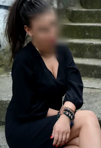 Zeynep, 31